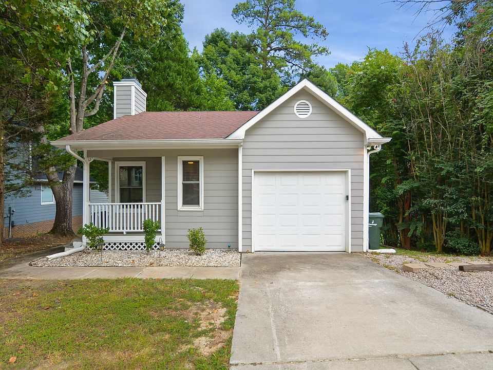 1st image of 216 Dickens Dr