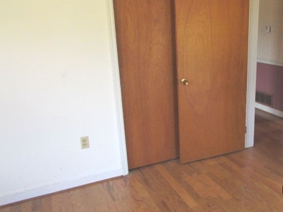 3rd image of 210 Lakewood Dr