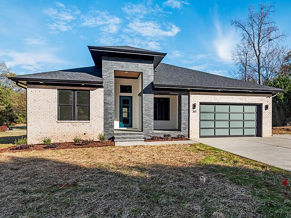 3rd image of 211 Orange Dr