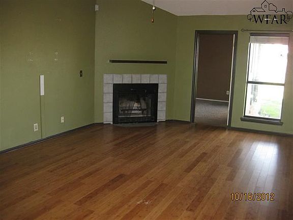 3rd image of 1216 Oakhurst Dr