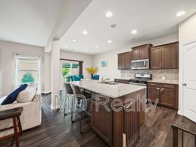 5 bed, 3.0 bath, 3135 sqft, $2,800 — Photo 4