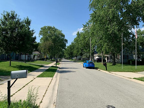 4th image of 742 Governor Rd