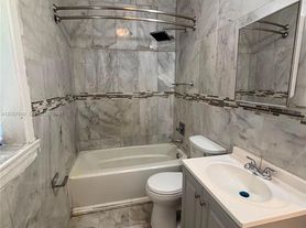 1079 NW 112th Ter, Miami, FL