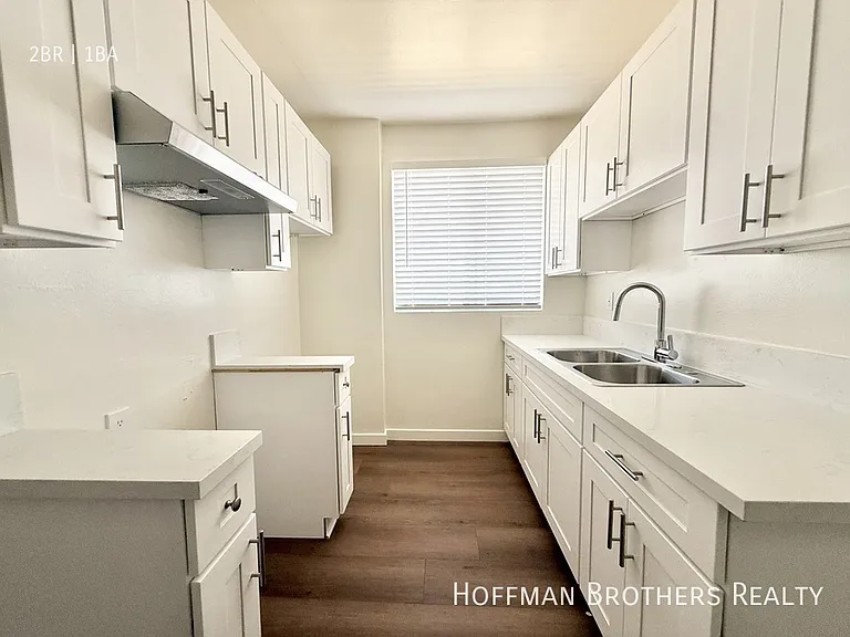 1228 W 57th St #11 — Photo 2