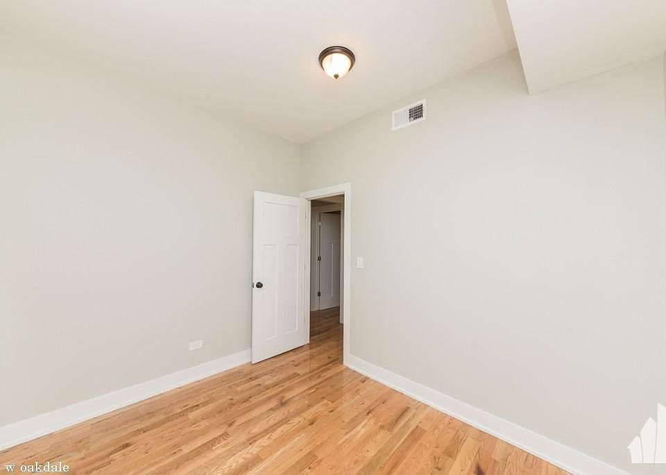 1st image of 639 W Oakdale Ave #328