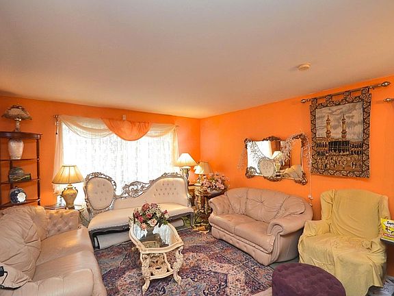 3rd image of 200 Kenilworth Ave