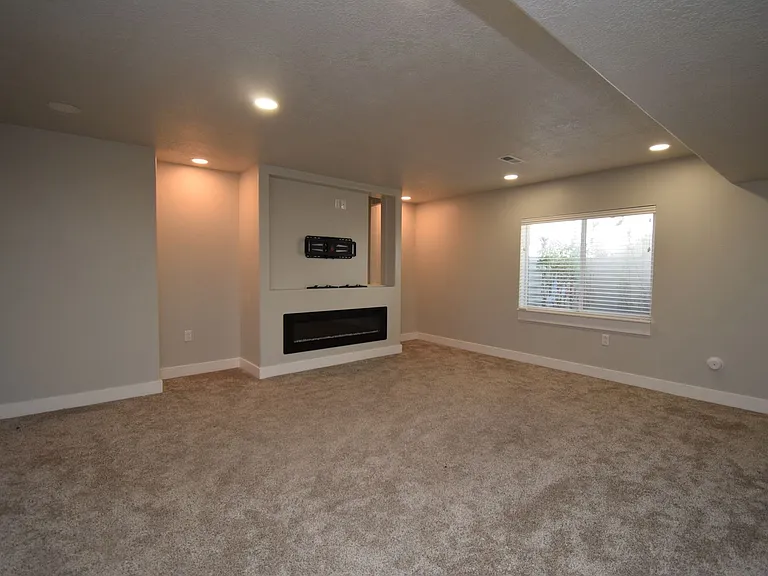 904 W Ellsworth St — Photo 26