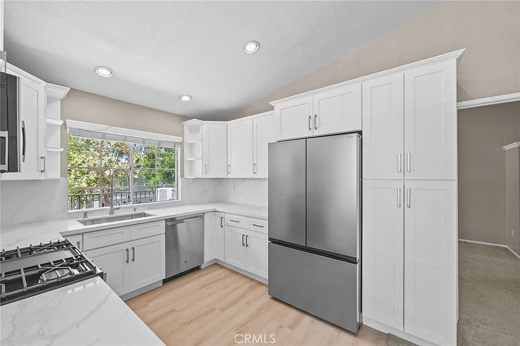 2 bed, 1102 sqft, $3,200 — Photo 1