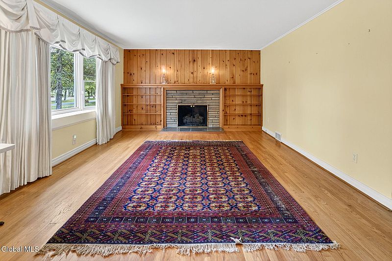 3rd image of 1002 N Country Club Drive