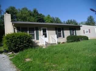 8221 Wood Haven Rd, Roanoke, VA 24019