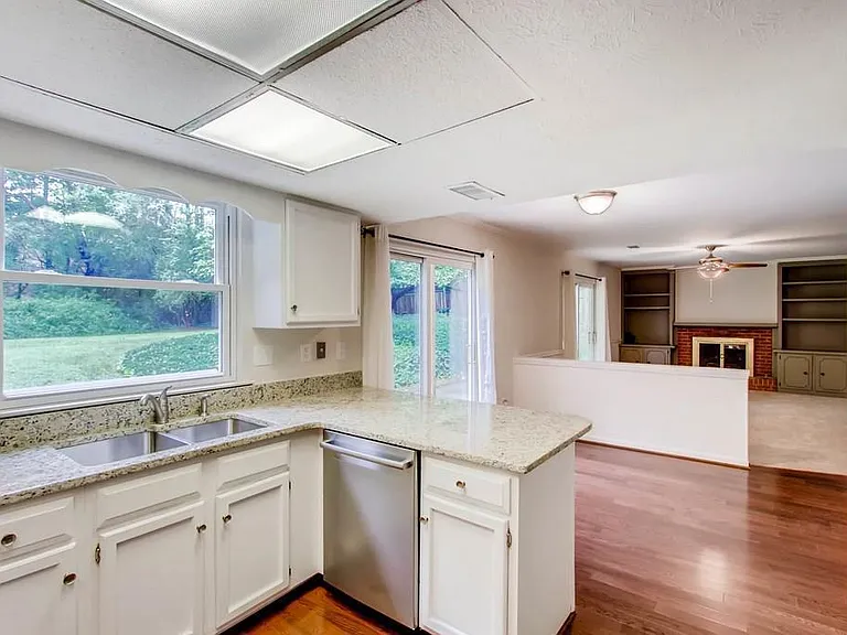 4371 Heritage Glen Ct — Photo 16