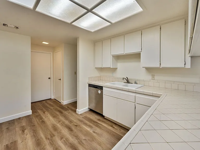 1171 Meadow Gate Dr — Photo 14