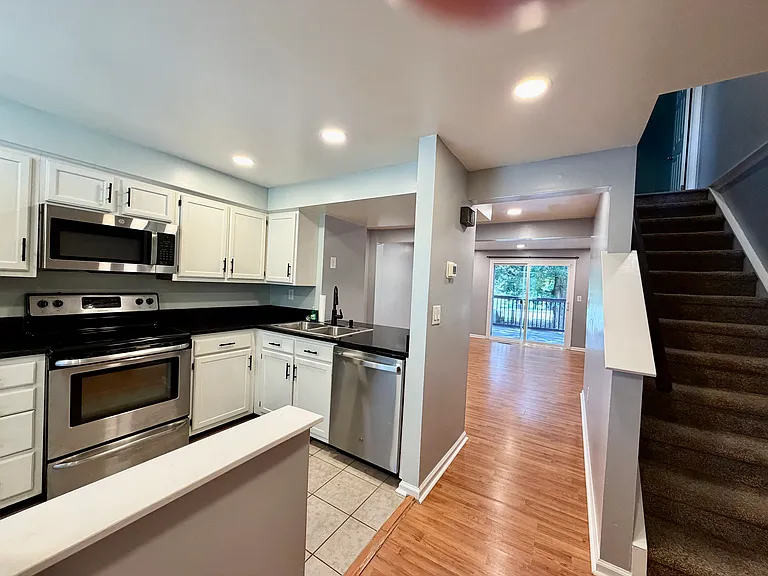 9604 Vinca Cir #E — Photo 15
