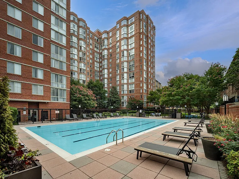 Lincoln Old Town — Photo 17
