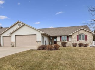 5500 W Serenity Ct, Appleton, WI 54914