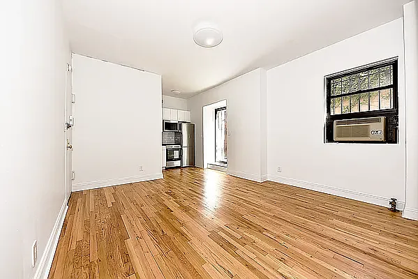 Rented by Buchbinder & Warren | media 16