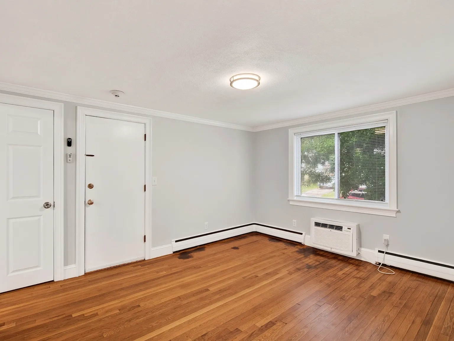 2 Charles St — Photo 4