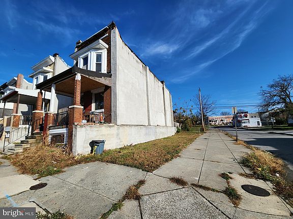 2nd image of 1572 Carswell St