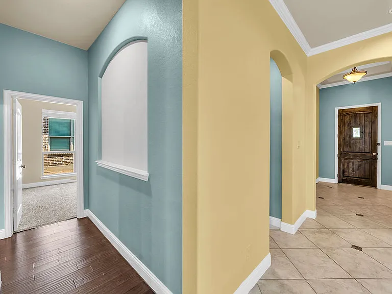 1721 Medina Ln — Photo 22
