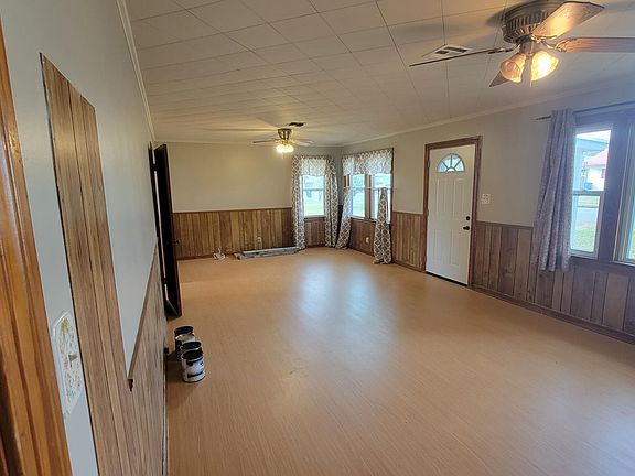4th image of 104 Romero St