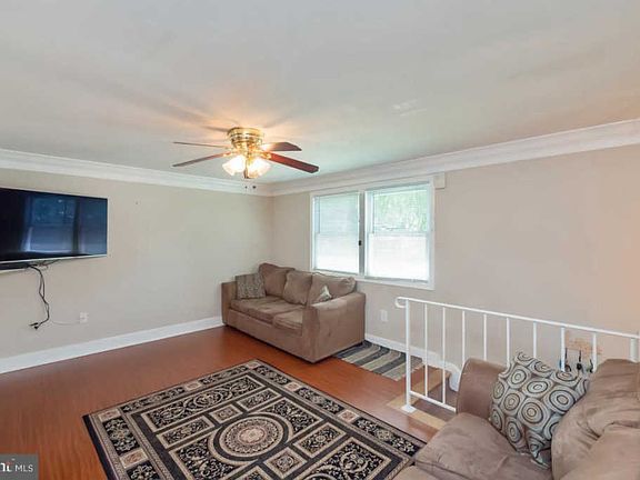 5th image of 14205 Mapledale Ave