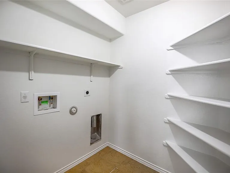 137 Langtry Ln — Photo 30
