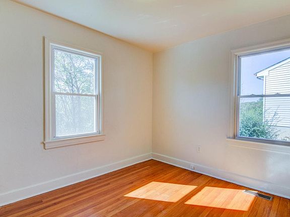 3rd image of 431 Cedar Bluff Ave SE