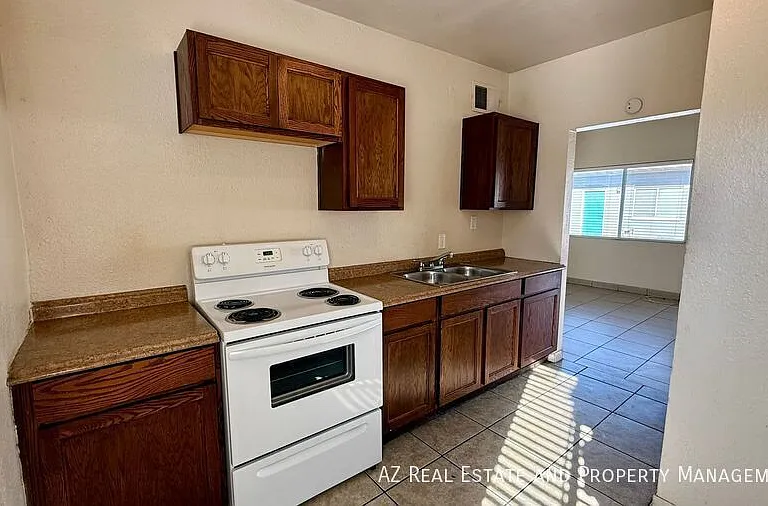 1233 W Pierce St #3 — Photo 8