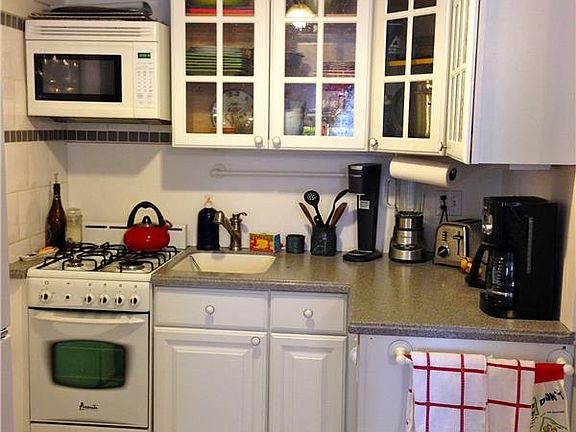 5th image of 69 S Oxford St APT 4A