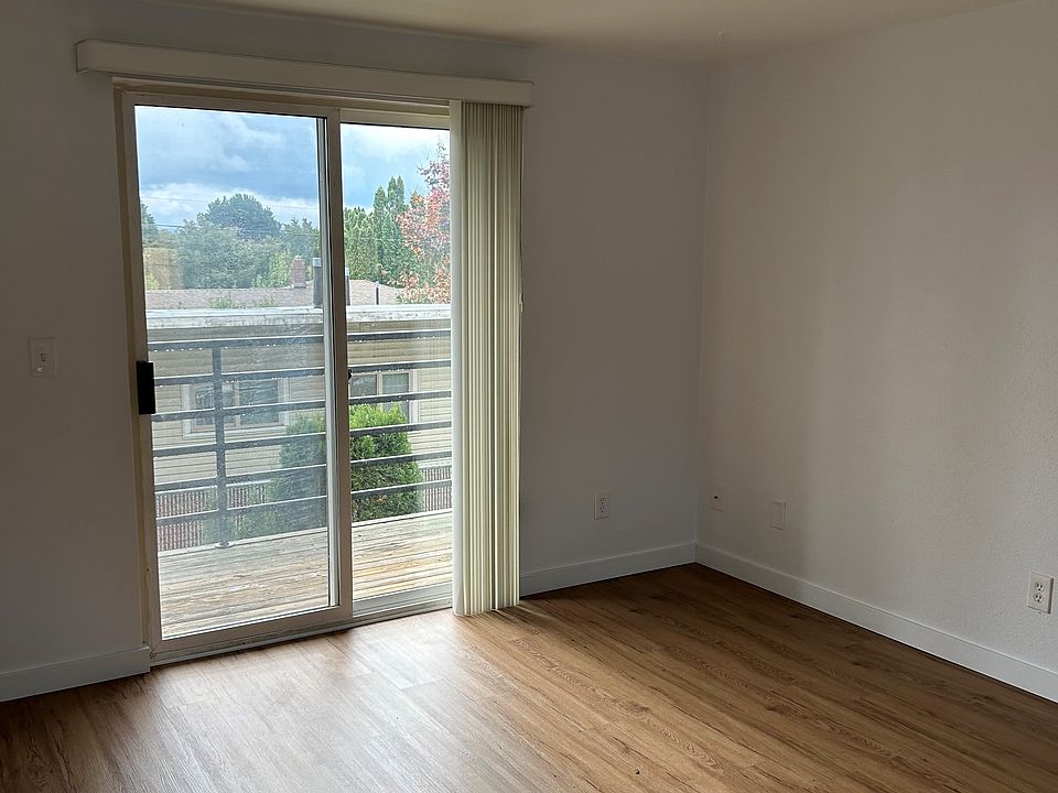2nd image of 1811 E Reserve St APT B4
