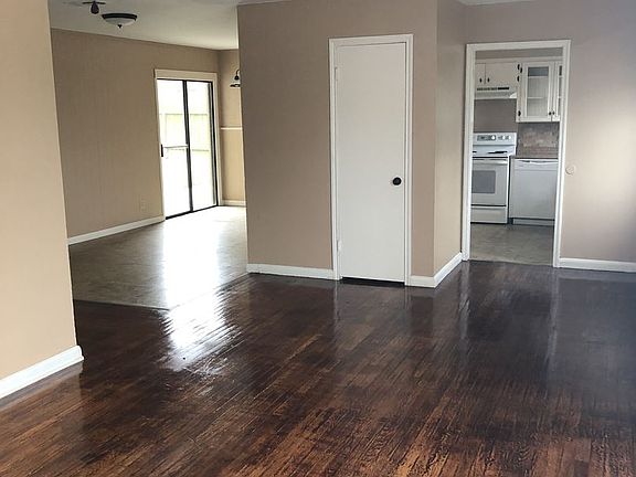 4th image of 1009 Dolphin Pl
