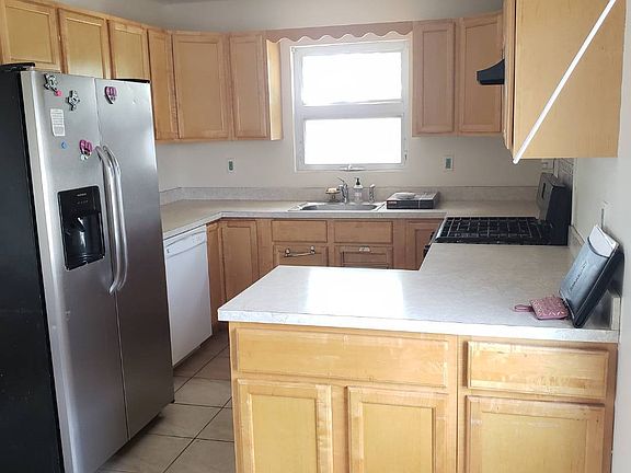 3rd image of 195 Mallory Ave Floor 2