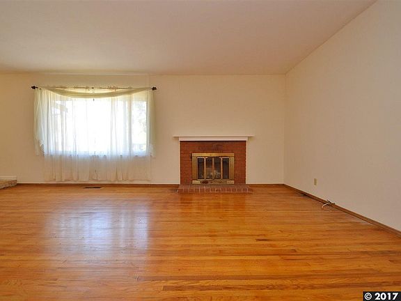 4th image of 451 Roanoke Dr