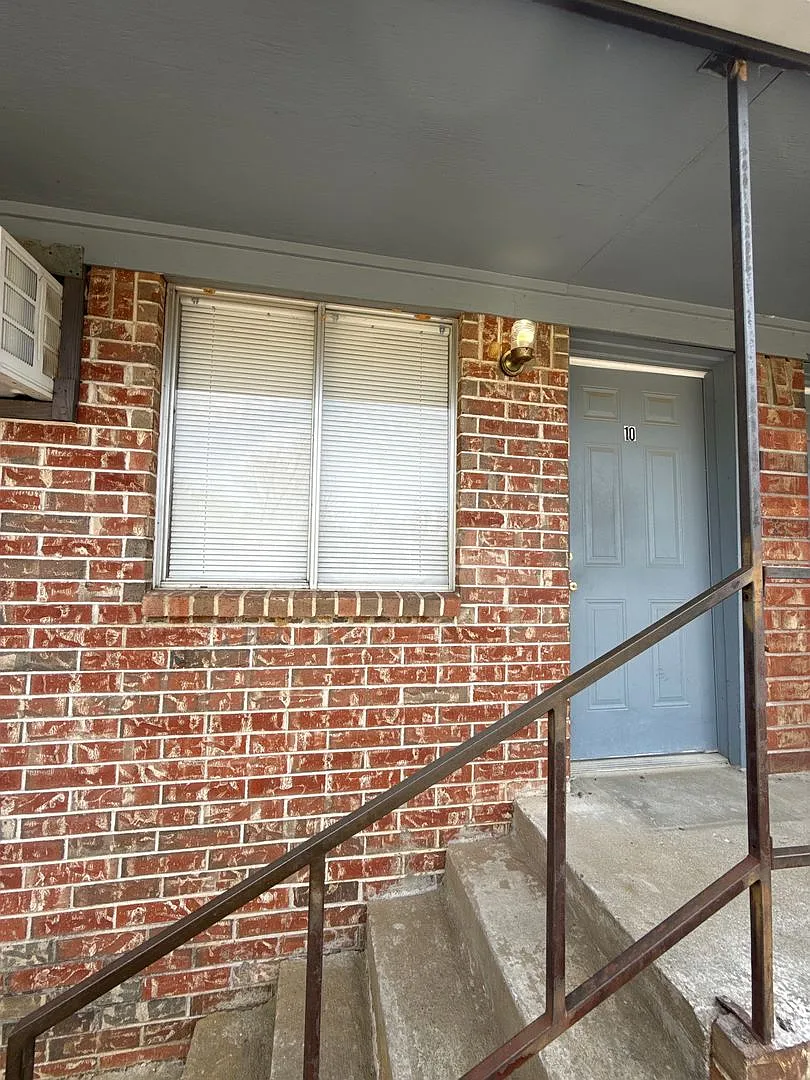 317 Young St — Photo 2