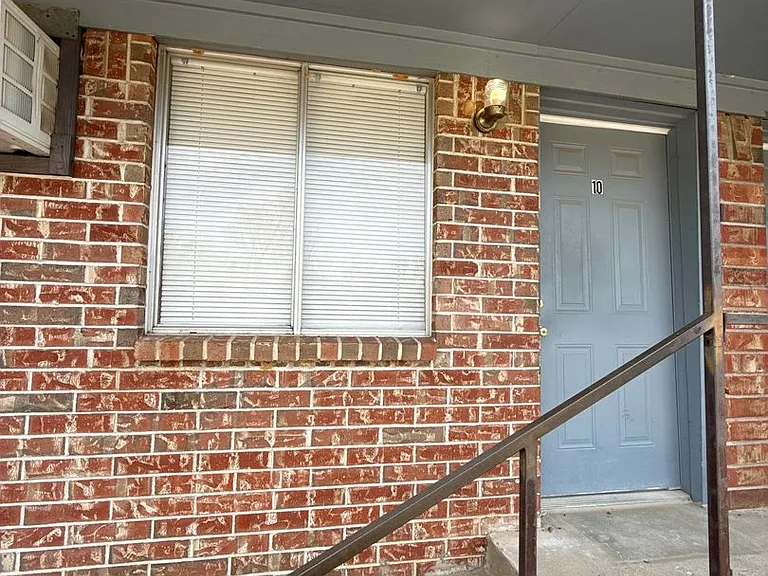 317 Young St — Photo 2