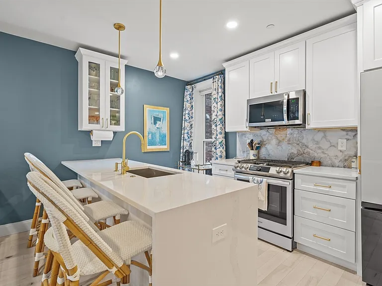 340 Meridian St #1 — Photo 6