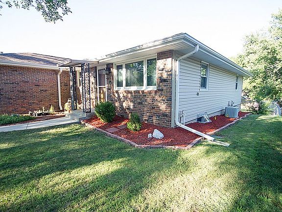 3rd image of 1808 W Arlington Cir