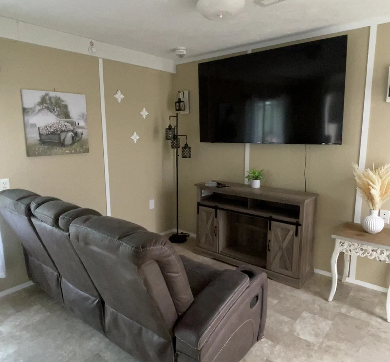 2 bed, $2,300 — Photo 1