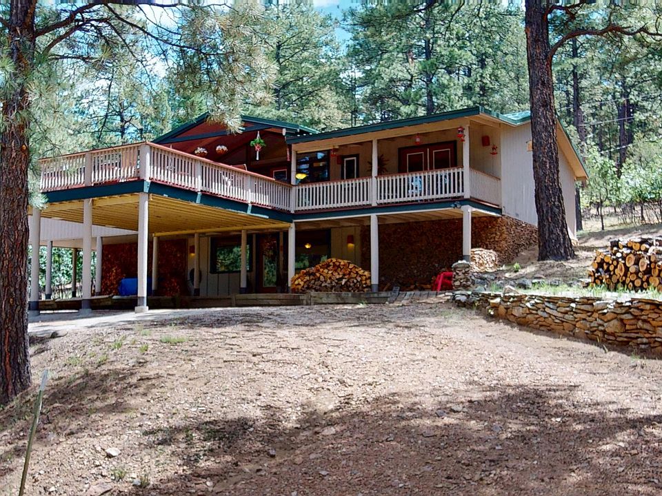 1st image of 13 Forest Dr