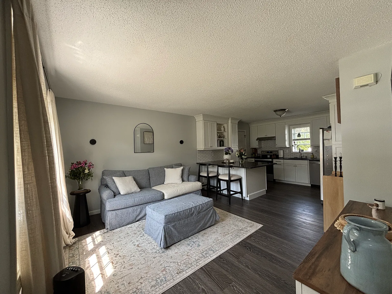 4 bed, 1229 sqft, $2,995 — Photo 3