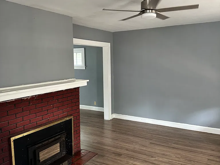 1394 Manchester Ave — Photo 2