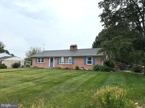 2918 Jefferson Dr, Chambersburg, PA 17201
