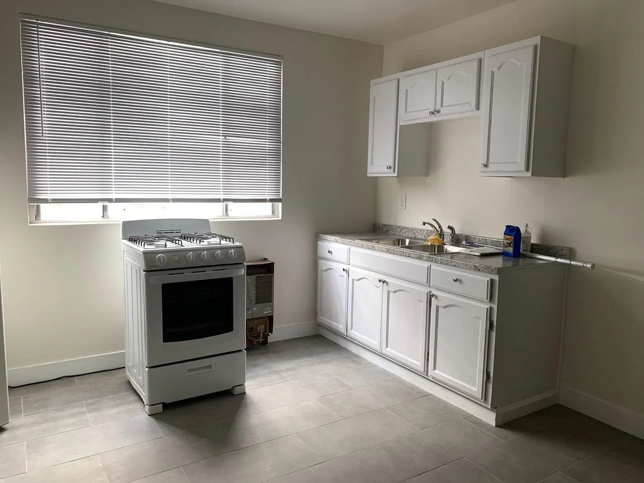 Studio, 300 sqft, $1,400 — Photo 2