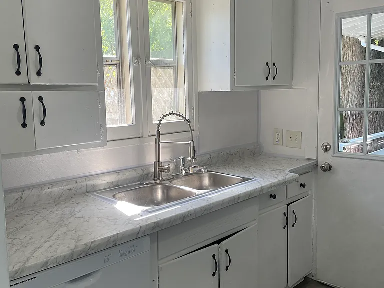 741 Barrie Ave — Photo 15