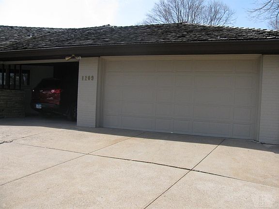 4th image of 1209 Highland Ave
