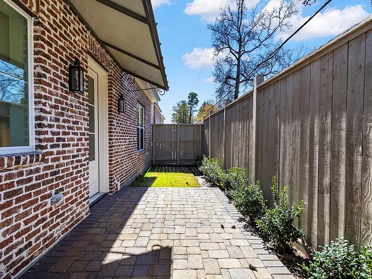 106 Magnolia Green St — Photo 38