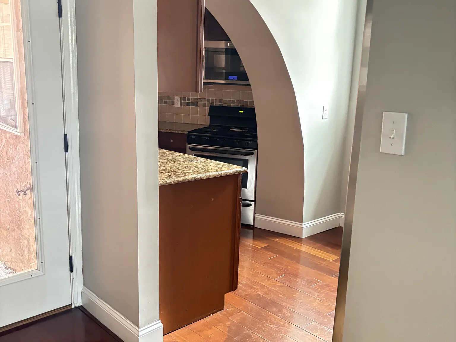 4 bed, 2330 sqft, $3,950 — Photo 4