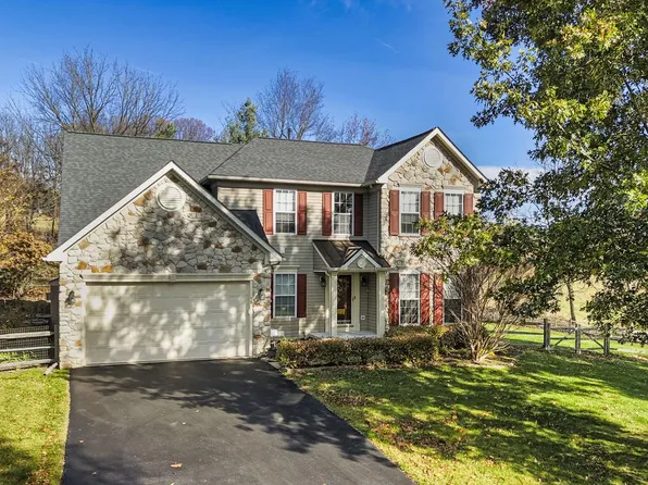 18 Stanford Dr, West Grove, PA 19390