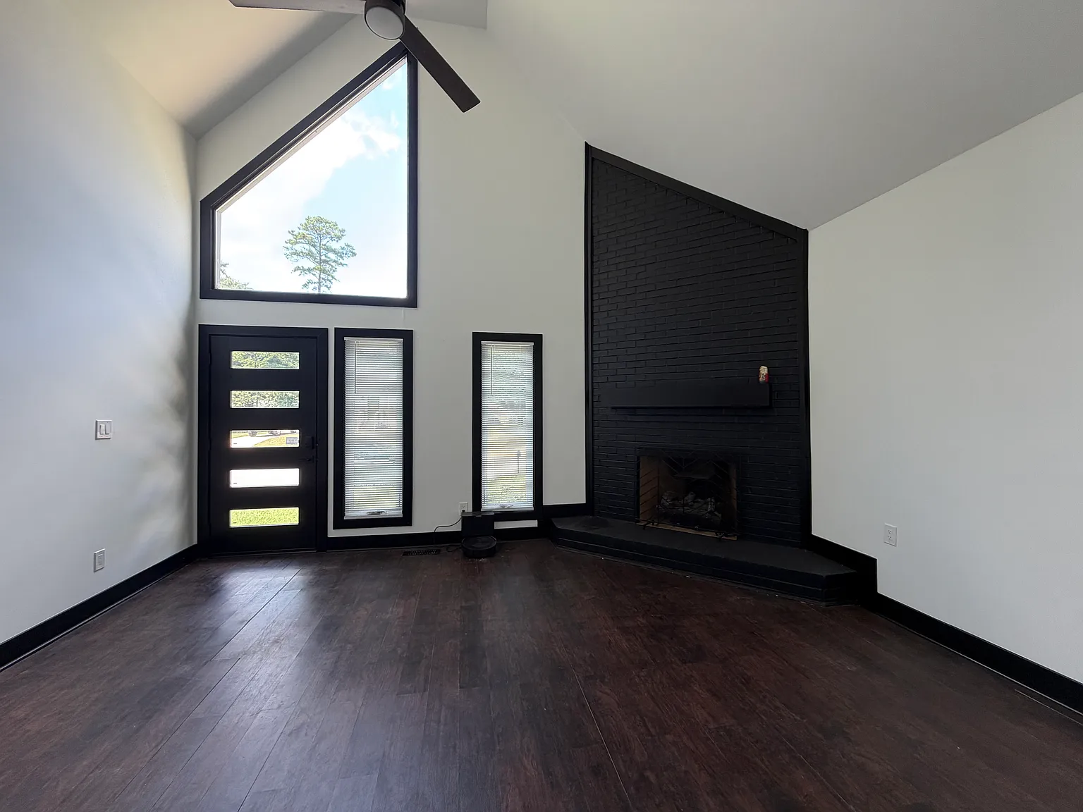 3 bed, 1199 sqft, $2,000 — Photo 3
