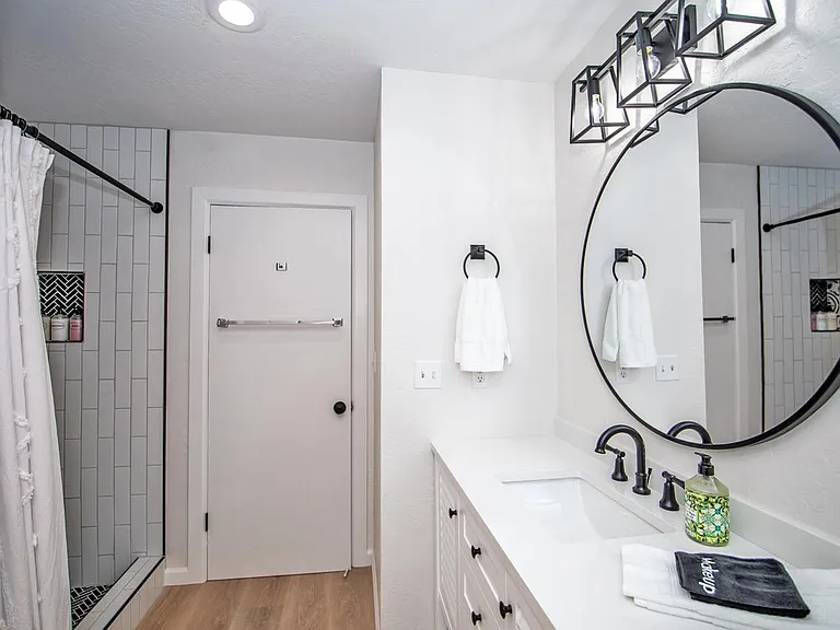 921 W Sherman Ave — Photo 16
